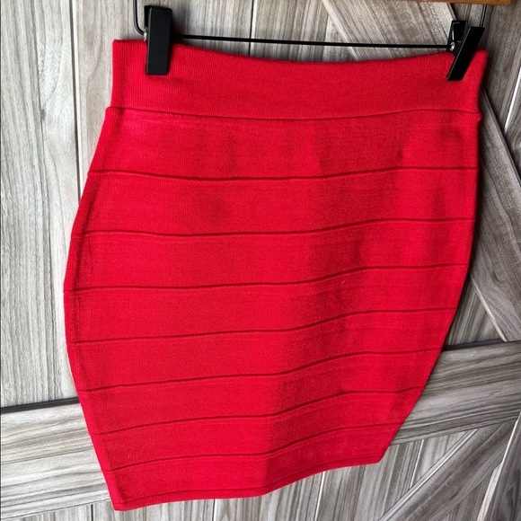 NEW W/ TAGS - Red bandage skirt size L - Picture 2 of 9